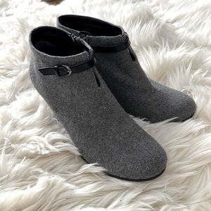Aerosoles bootie gray fabric 8.5